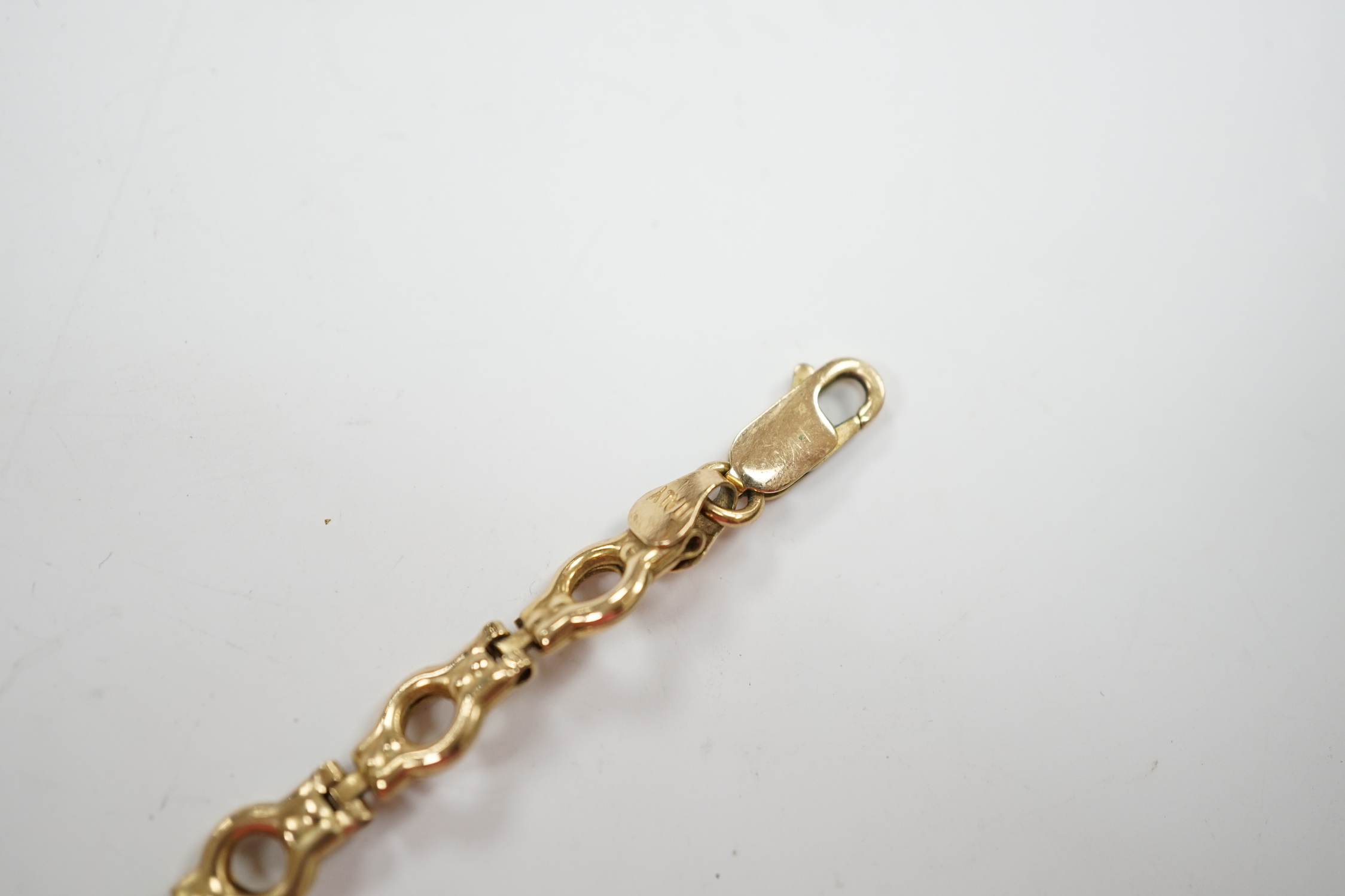 A modern Italian 9ct gold bracelet, 18.3cm, 5.8 grams.